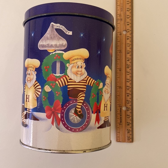 Vintage 1993 HERSHEY’S Holiday Classic Series Round Canister Tin #5 Elves Xmas - Picture 11 of 14